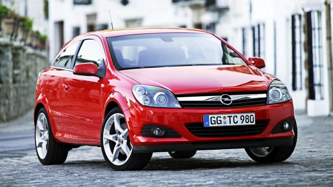 На фото: Opel Astra GTC (H) '2005–11